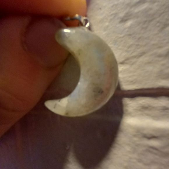 Labradorite moon pendant - Picture 11 of 13